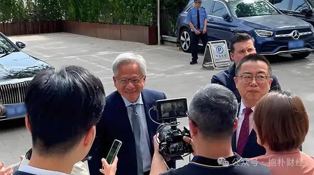 Prada于米兰Prada基金会盛大发布了2026春夏男装系列